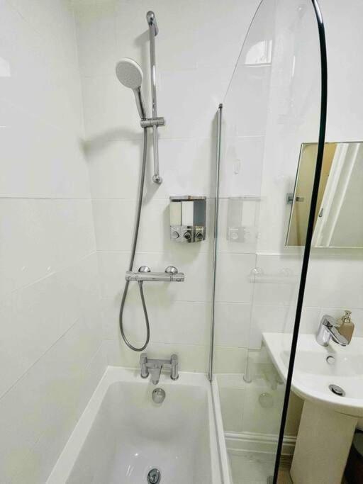 Newly Refurbished, Central Apartment With Permit Parking Бат Екстер'єр фото